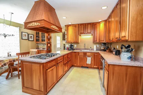 233 Bunker Hill Road Auburn NH 03032