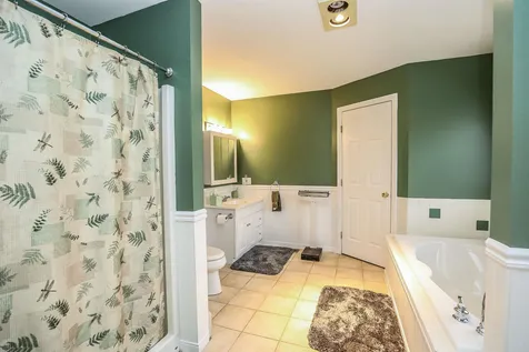 233 Bunker Hill Road Auburn NH 03032