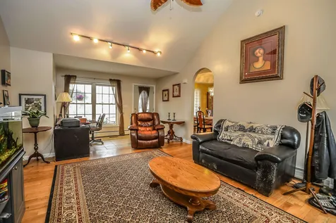 233 Bunker Hill Road Auburn NH 03032