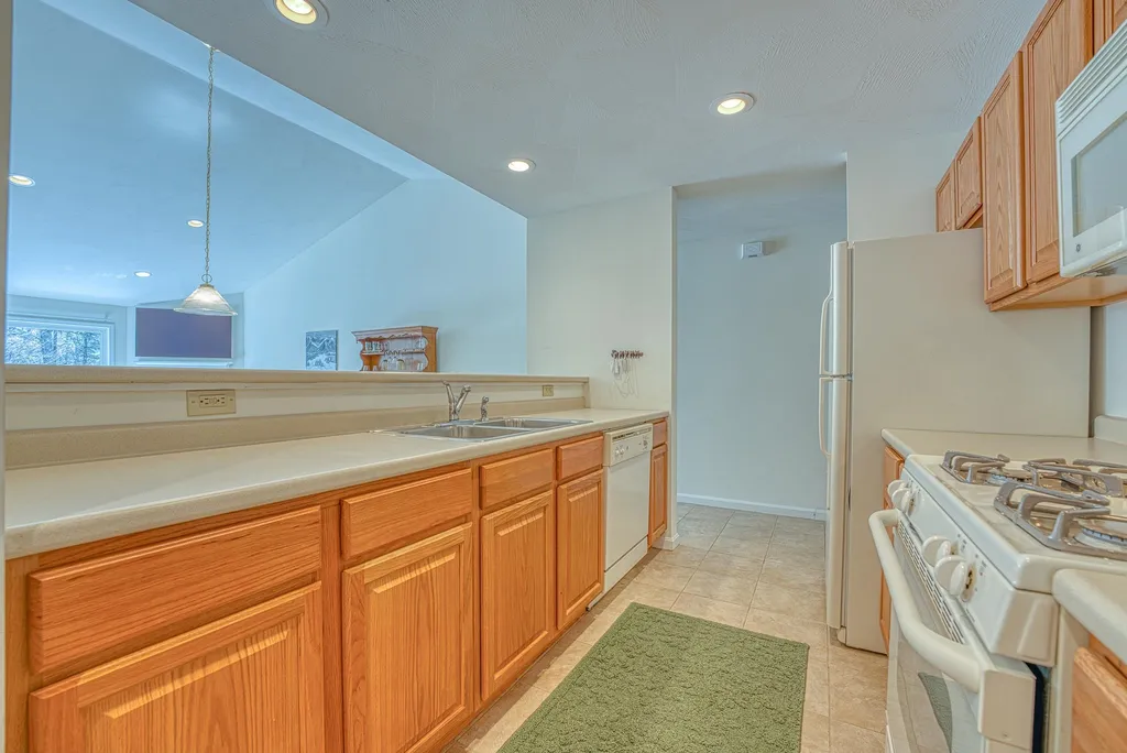 13 White Oak Lane Lincoln NH 03251