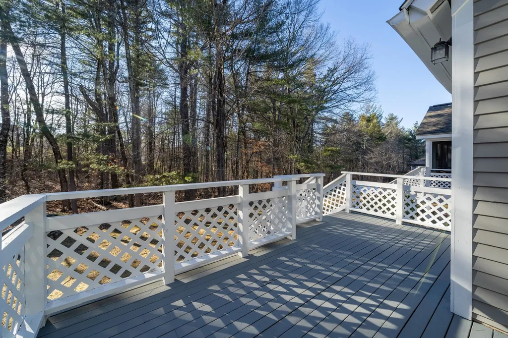 23 Goldfinch Lane Nashua NH 03062