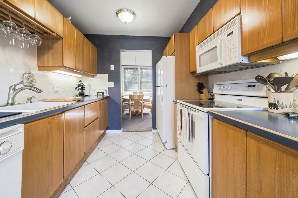 23 Goldfinch Lane Nashua NH 03062