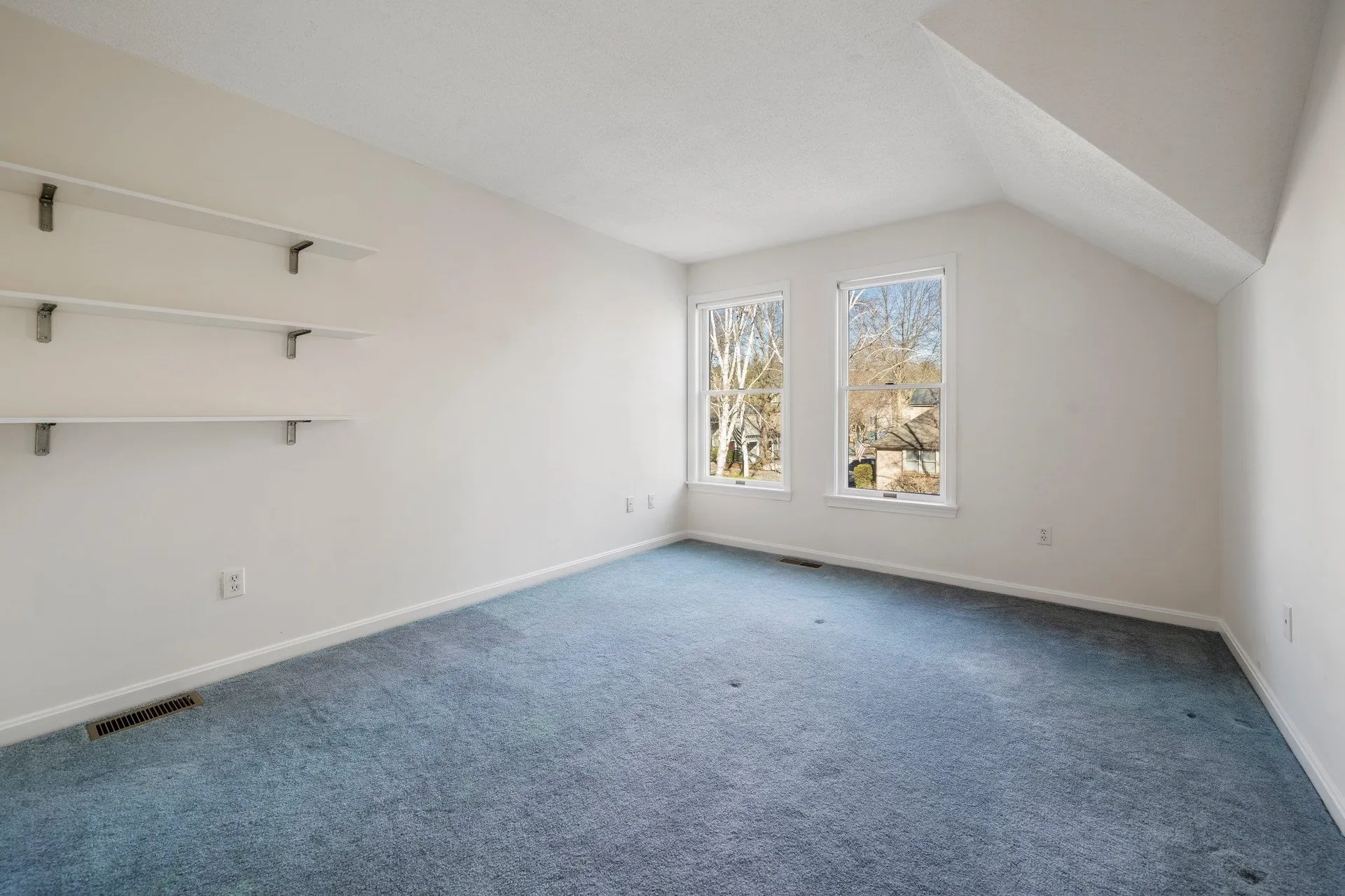 23 Goldfinch Lane Nashua NH 03062
