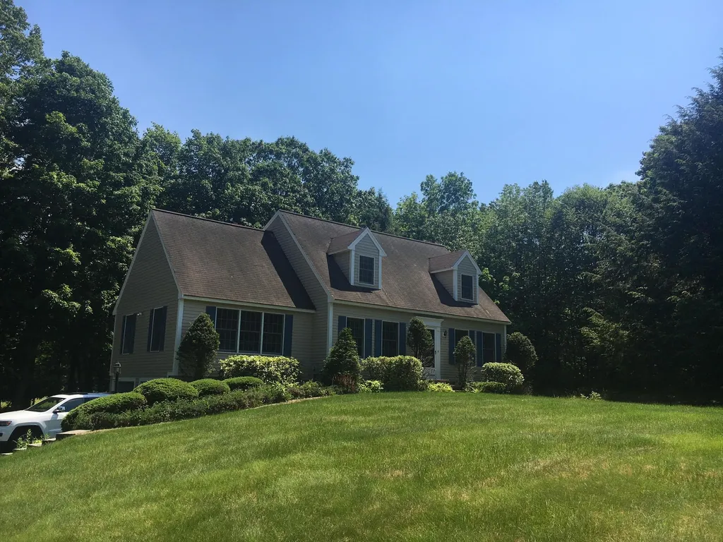 10 Forest Drive East Kingston NH 03827