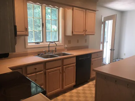 10 Forest Drive East Kingston NH 03827