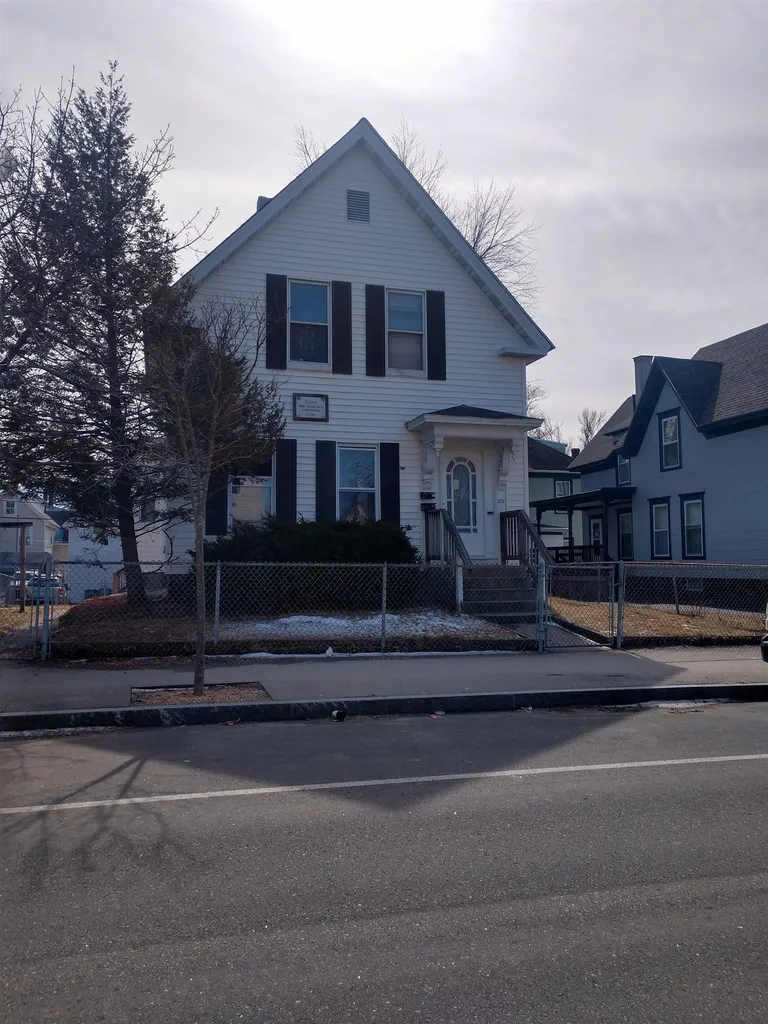 379 Lake Avenue Manchester NH 03103