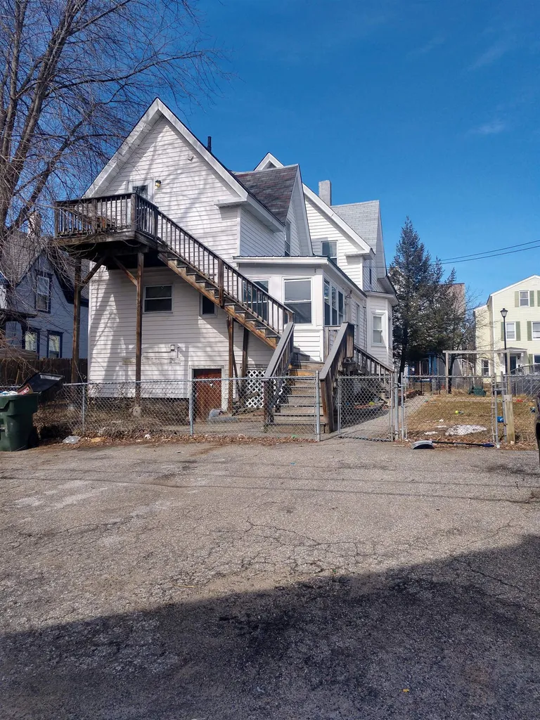 379 Lake Avenue Manchester NH 03103