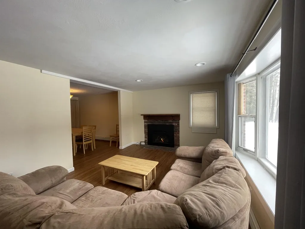 15-2 Hawthorne Way Rumney NH 03266