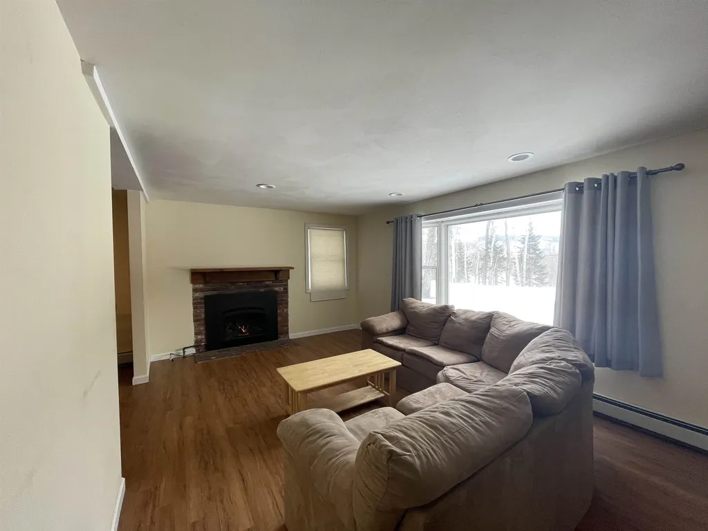 15-2 Hawthorne Way Rumney NH 03266