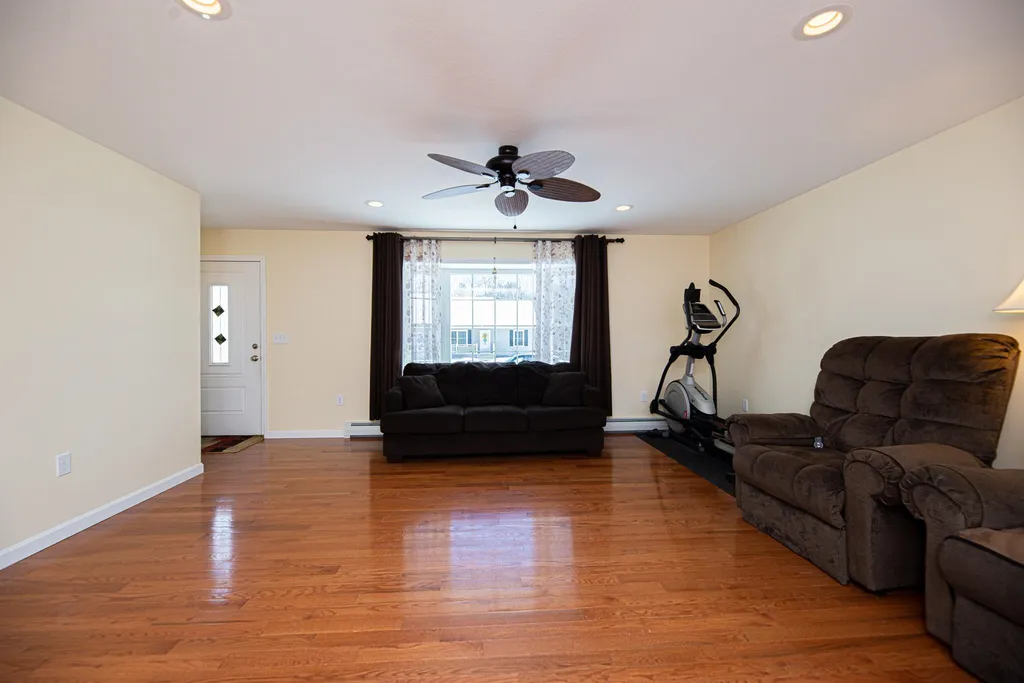 20 Linny Lane Laconia NH 03246