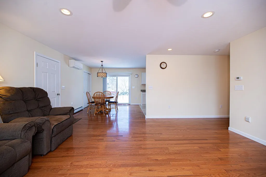 20 Linny Lane Laconia NH 03246