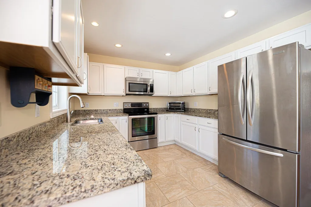 20 Linny Lane Laconia NH 03246