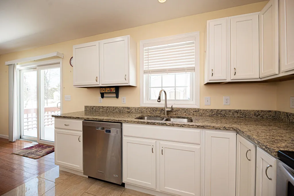 20 Linny Lane Laconia NH 03246