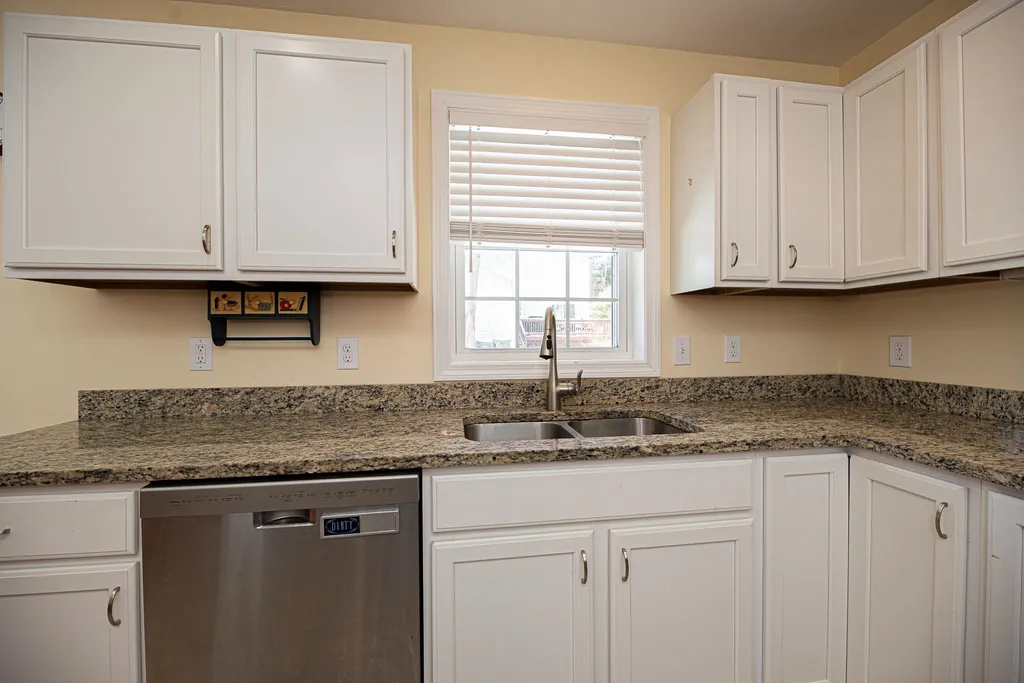 20 Linny Lane Laconia NH 03246