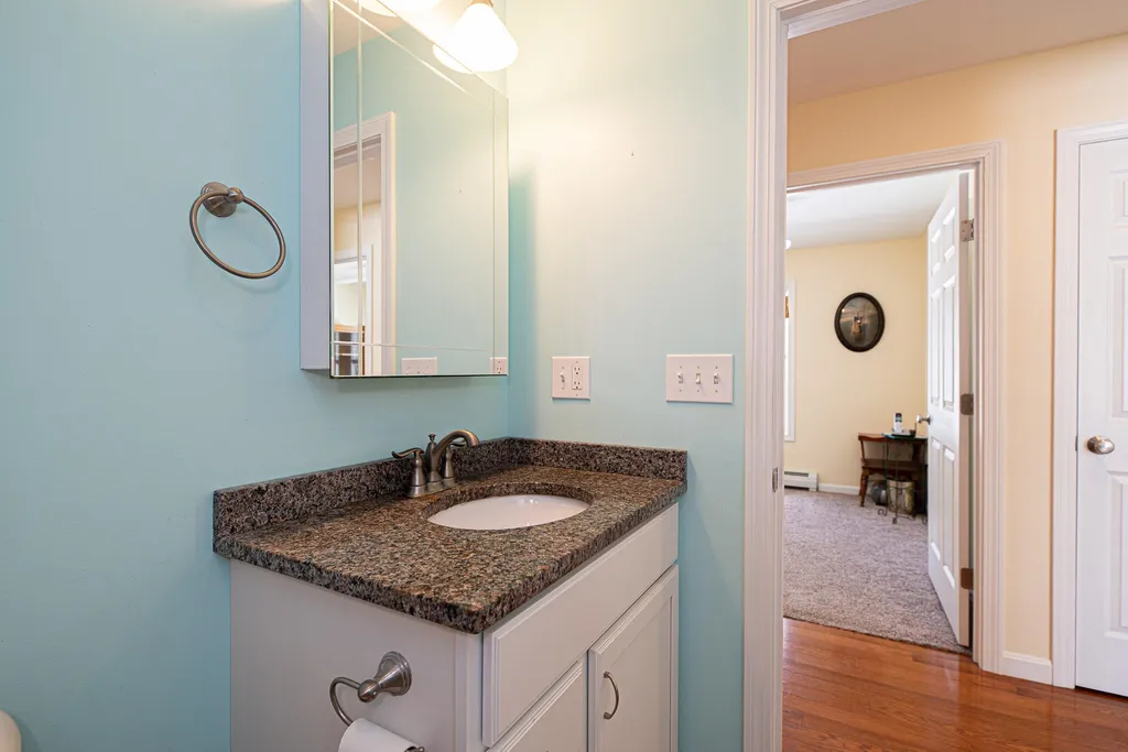 20 Linny Lane Laconia NH 03246