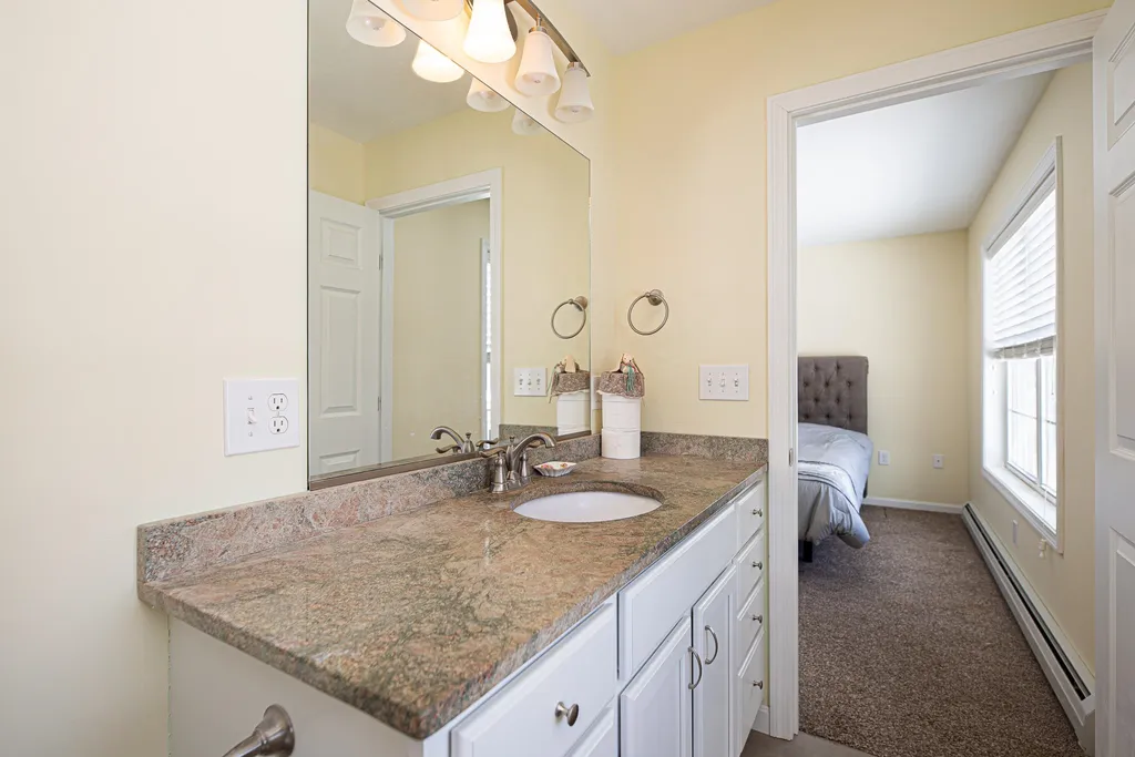 20 Linny Lane Laconia NH 03246