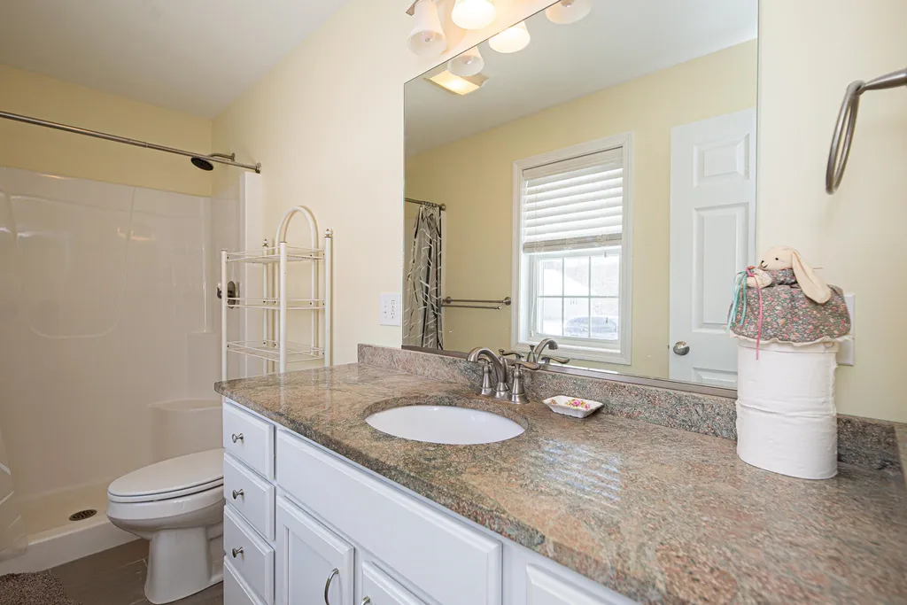 20 Linny Lane Laconia NH 03246