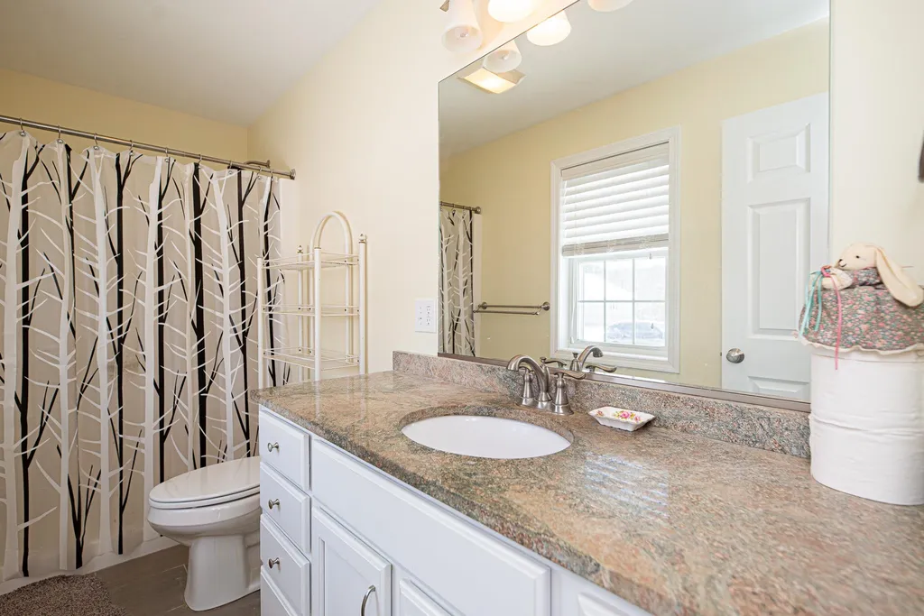 20 Linny Lane Laconia NH 03246