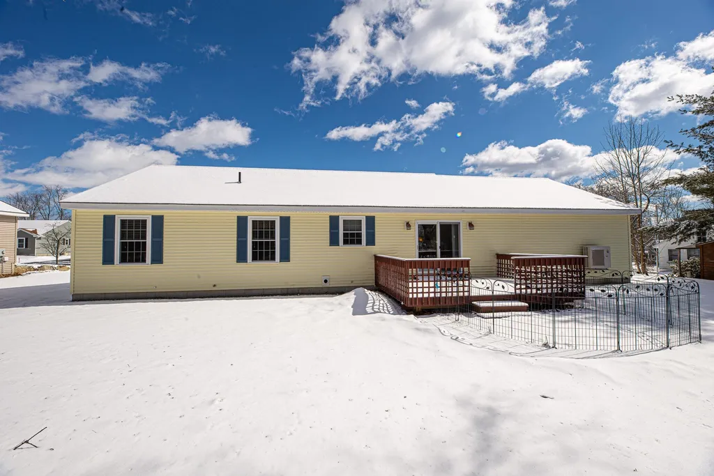 20 Linny Lane Laconia NH 03246
