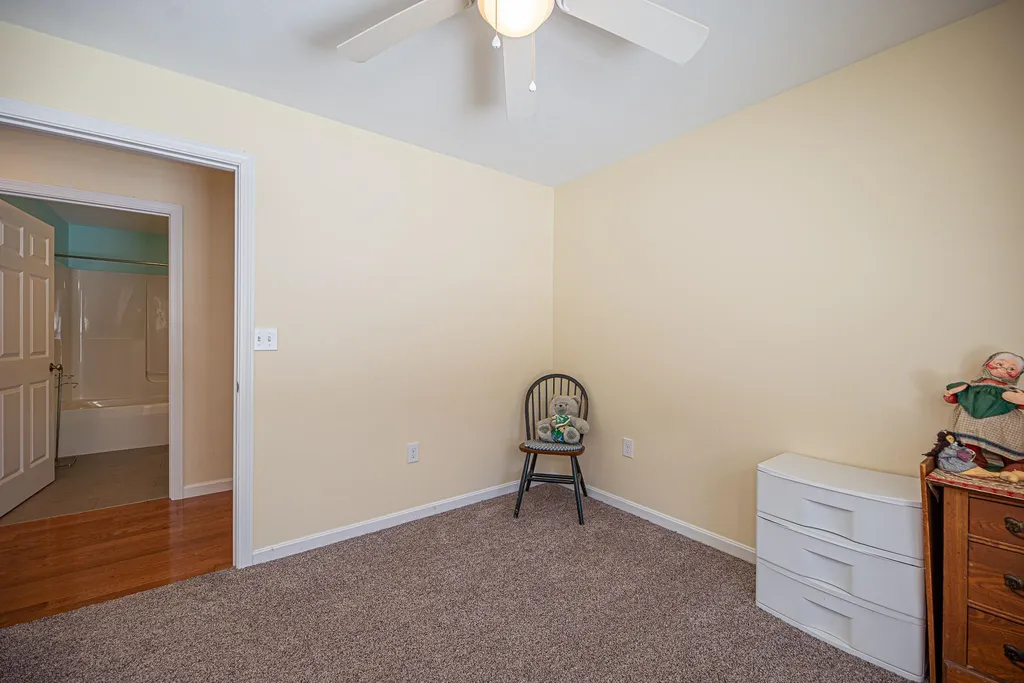 20 Linny Lane Laconia NH 03246