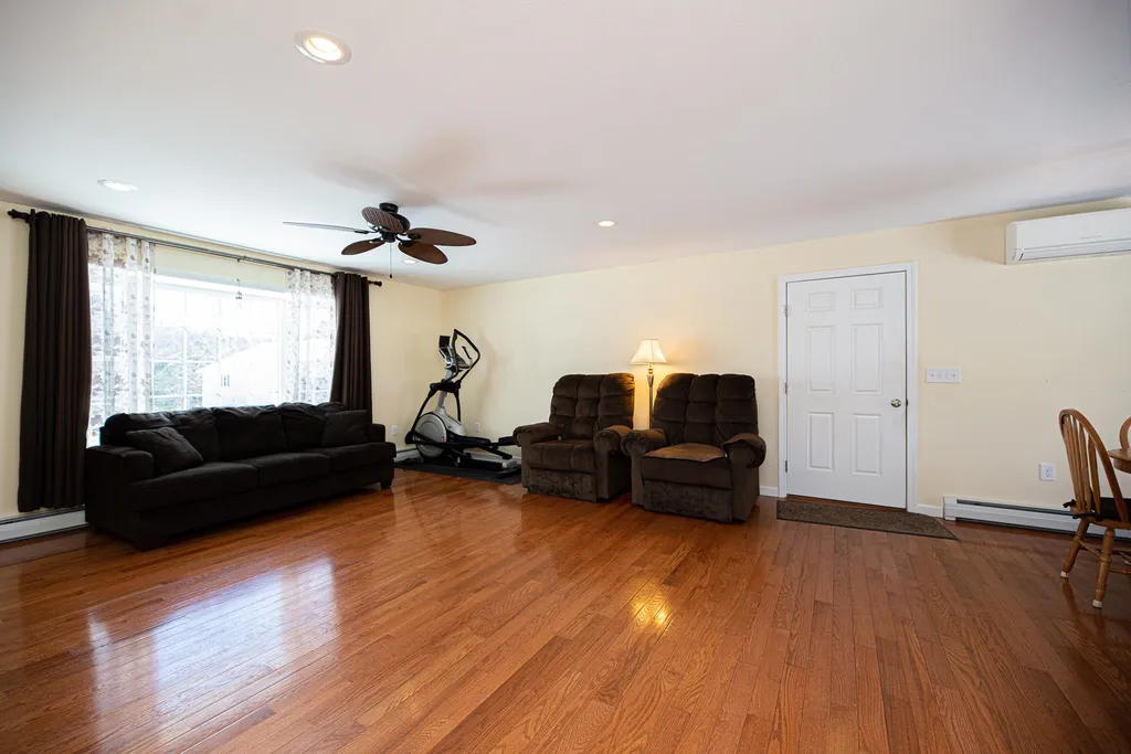 20 Linny Lane Laconia NH 03246