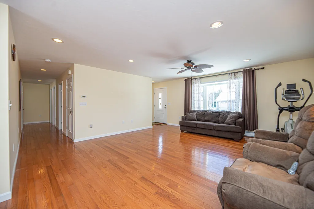 20 Linny Lane Laconia NH 03246