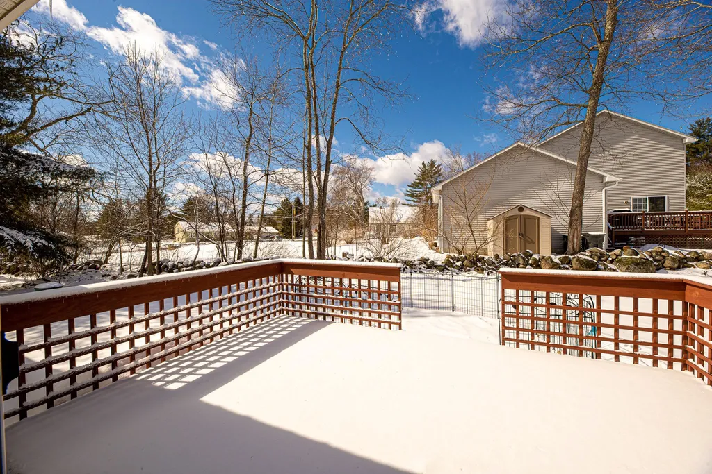 20 Linny Lane Laconia NH 03246