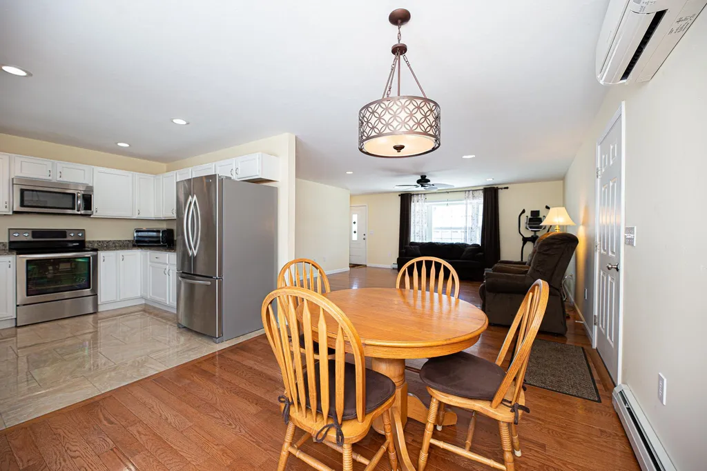 20 Linny Lane Laconia NH 03246