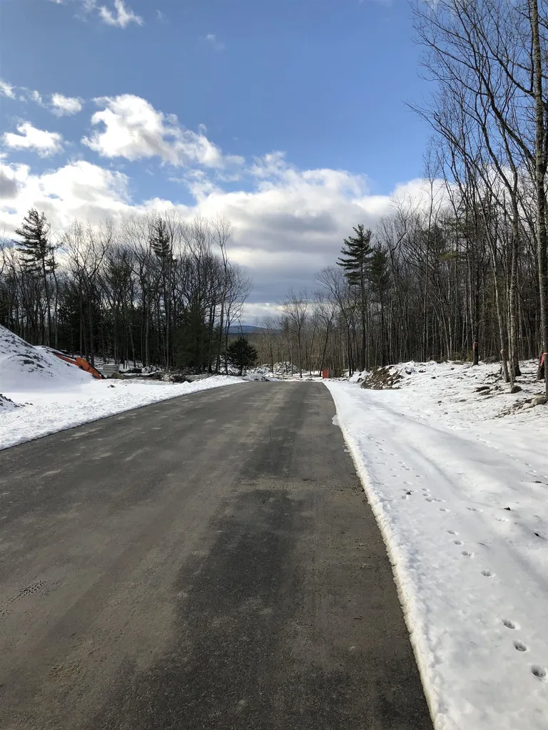 8 Whitetail Ridge Merrimack NH 03054
