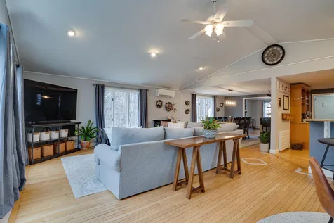 10 Glendale Circle Plaistow NH 03865