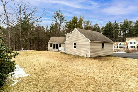 10 Glendale Circle Plaistow NH 03865