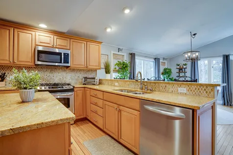 10 Glendale Circle Plaistow NH 03865