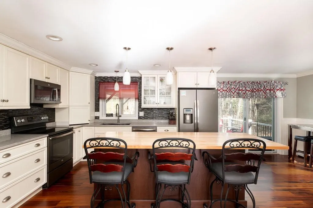 11 Rotterdam Drive Litchfield NH 03052