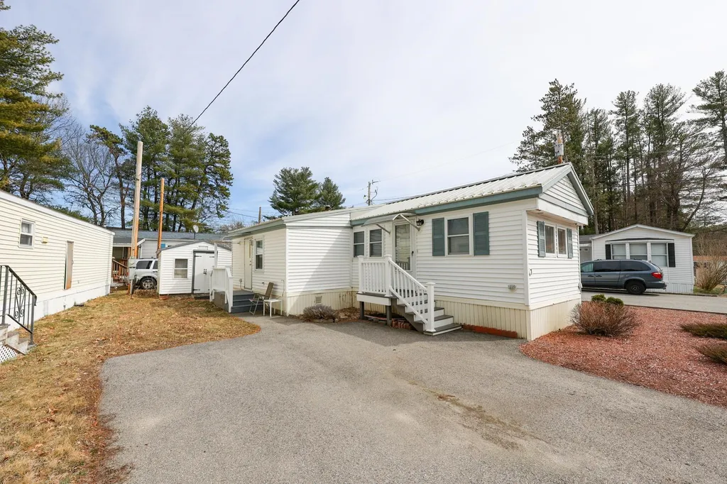 7 Hollyhock Way Manchester NH 03109