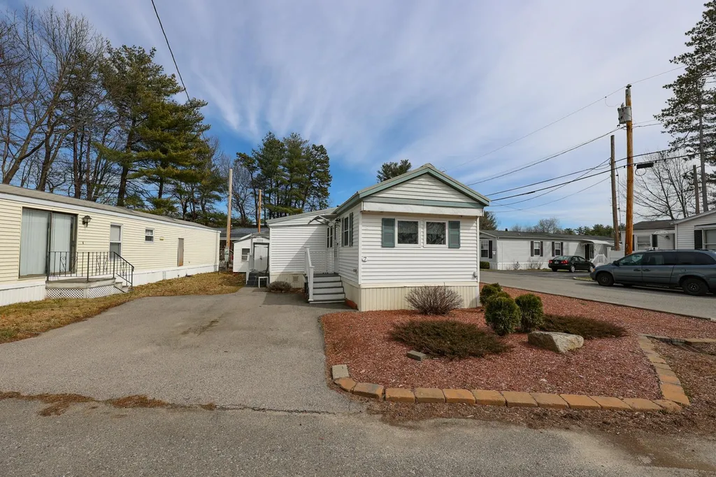 7 Hollyhock Way Manchester NH 03109