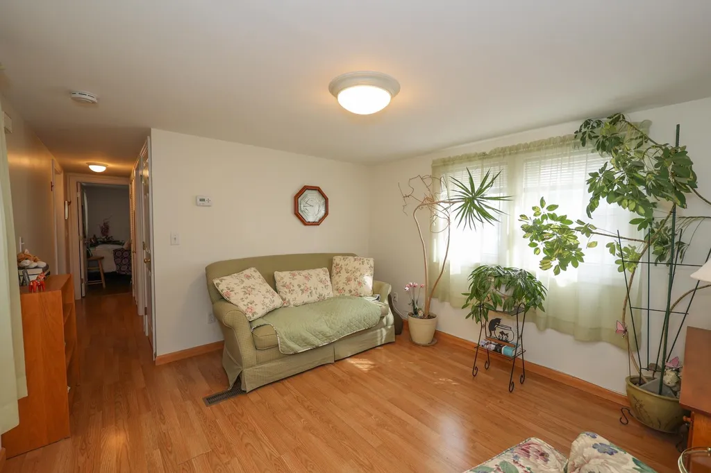 7 Hollyhock Way Manchester NH 03109