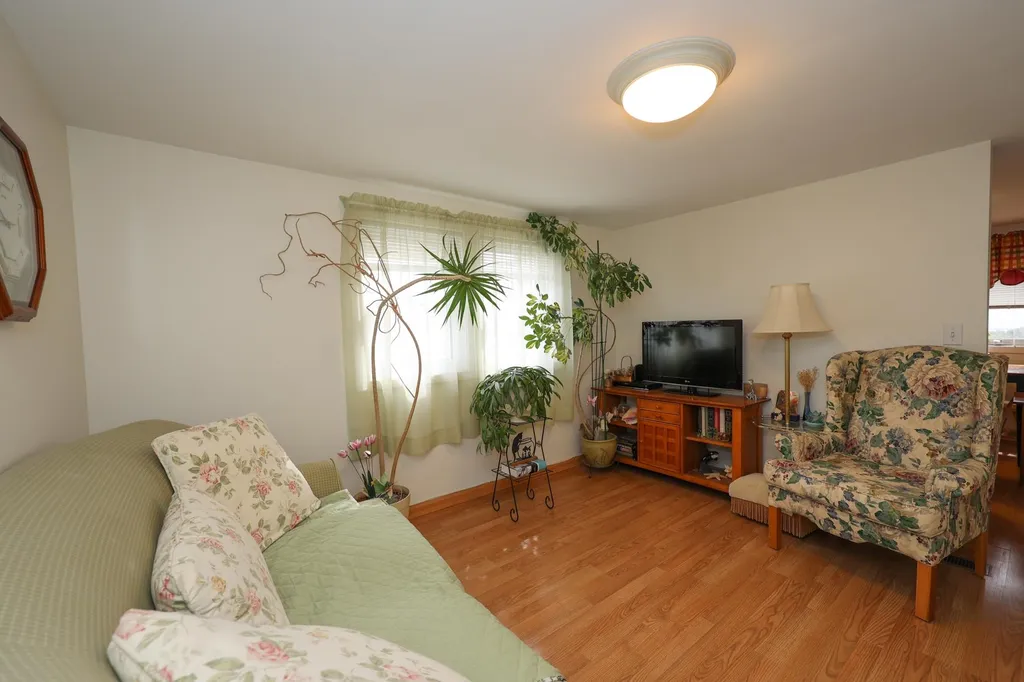 7 Hollyhock Way Manchester NH 03109
