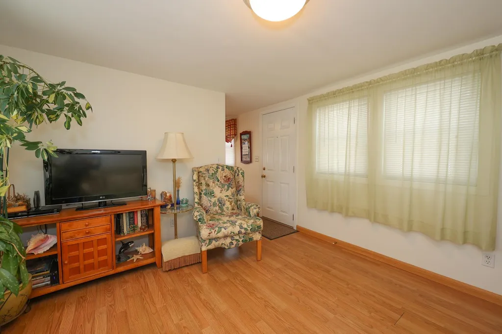 7 Hollyhock Way Manchester NH 03109