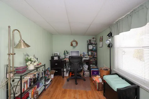 7 Hollyhock Way Manchester NH 03109