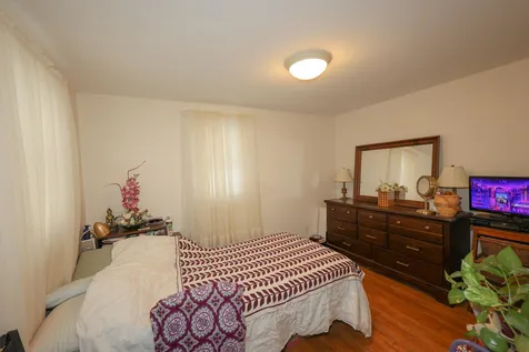 7 Hollyhock Way Manchester NH 03109