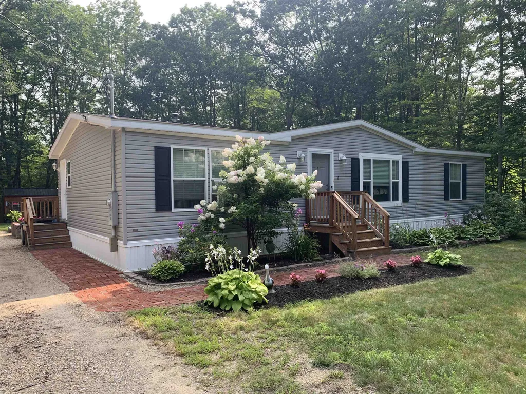 11 Julia Avenue Rochester NH 03867