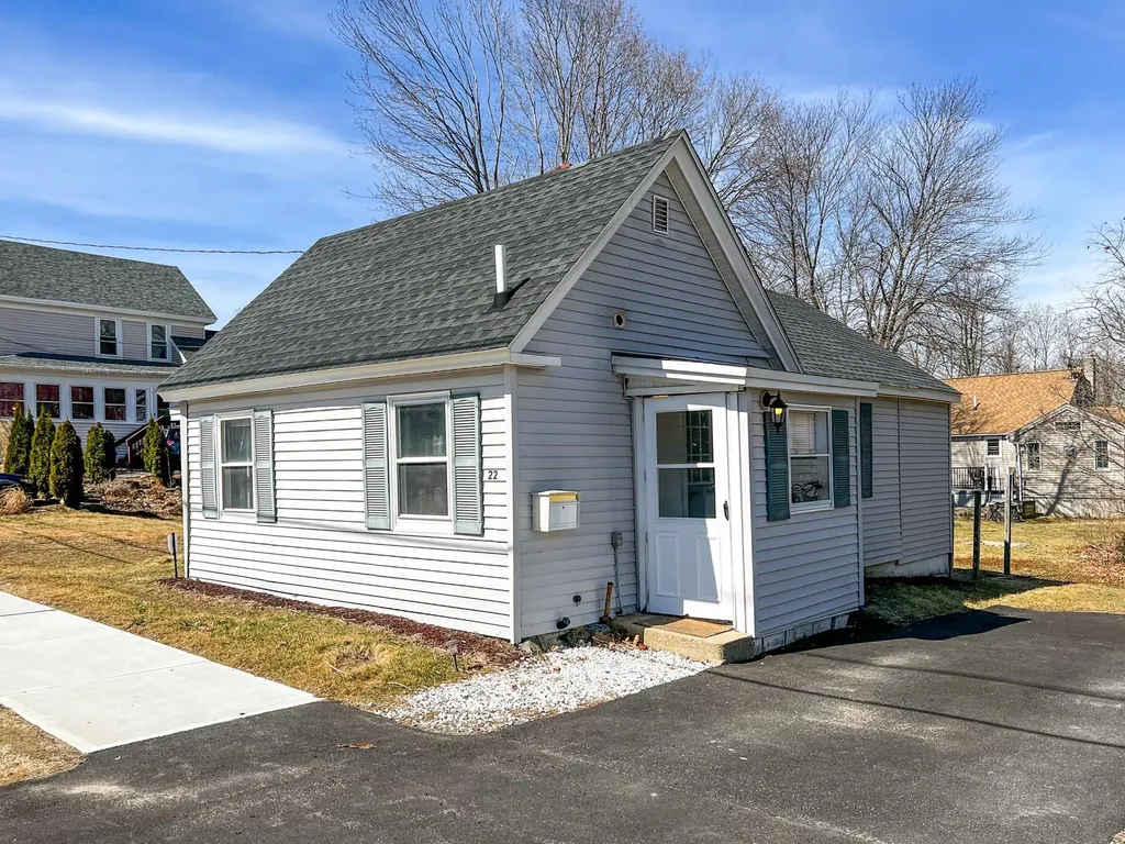 22 Cocheco Avenue Rochester NH 03868