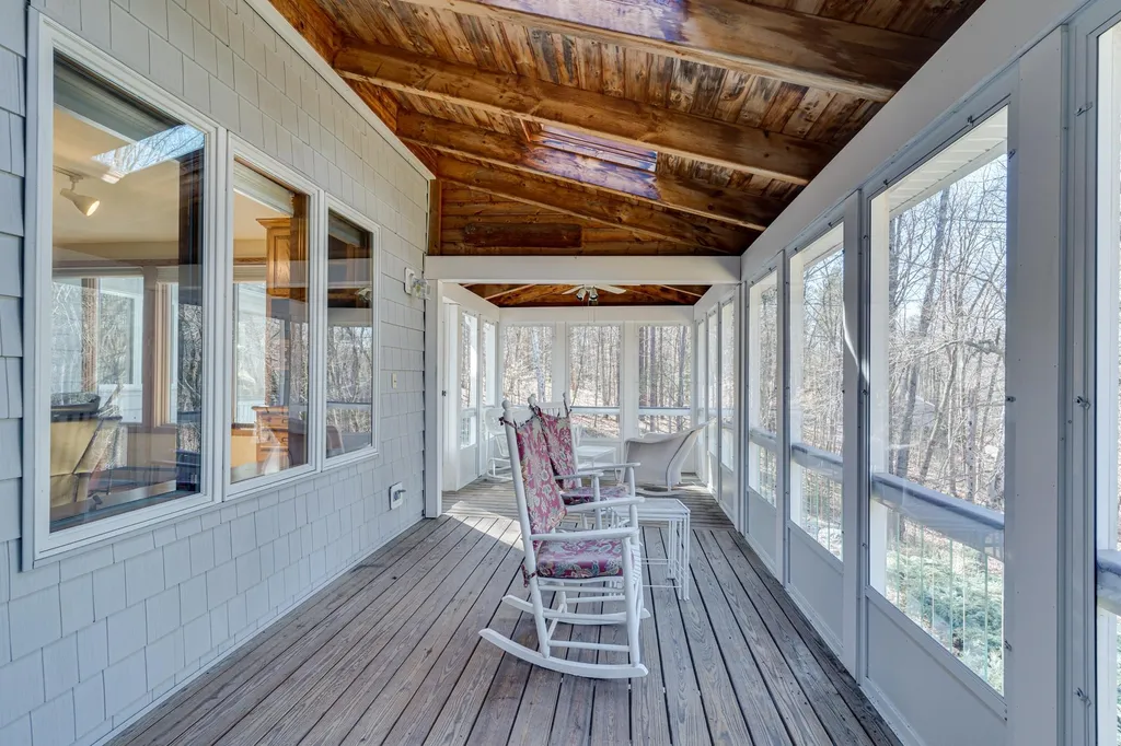16 Laurel Lane Durham NH 03824