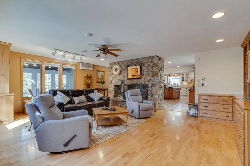 16 Laurel Lane Durham NH 03824