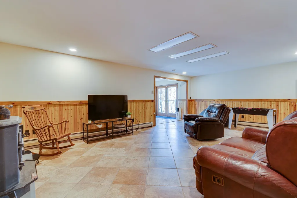 16 Laurel Lane Durham NH 03824