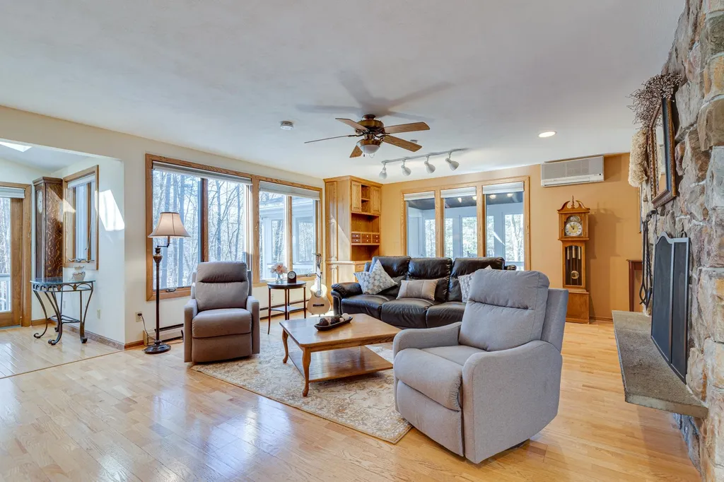 16 Laurel Lane Durham NH 03824