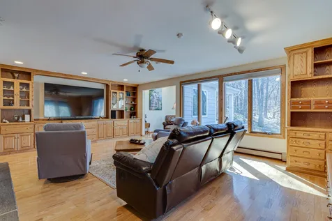 16 Laurel Lane Durham NH 03824
