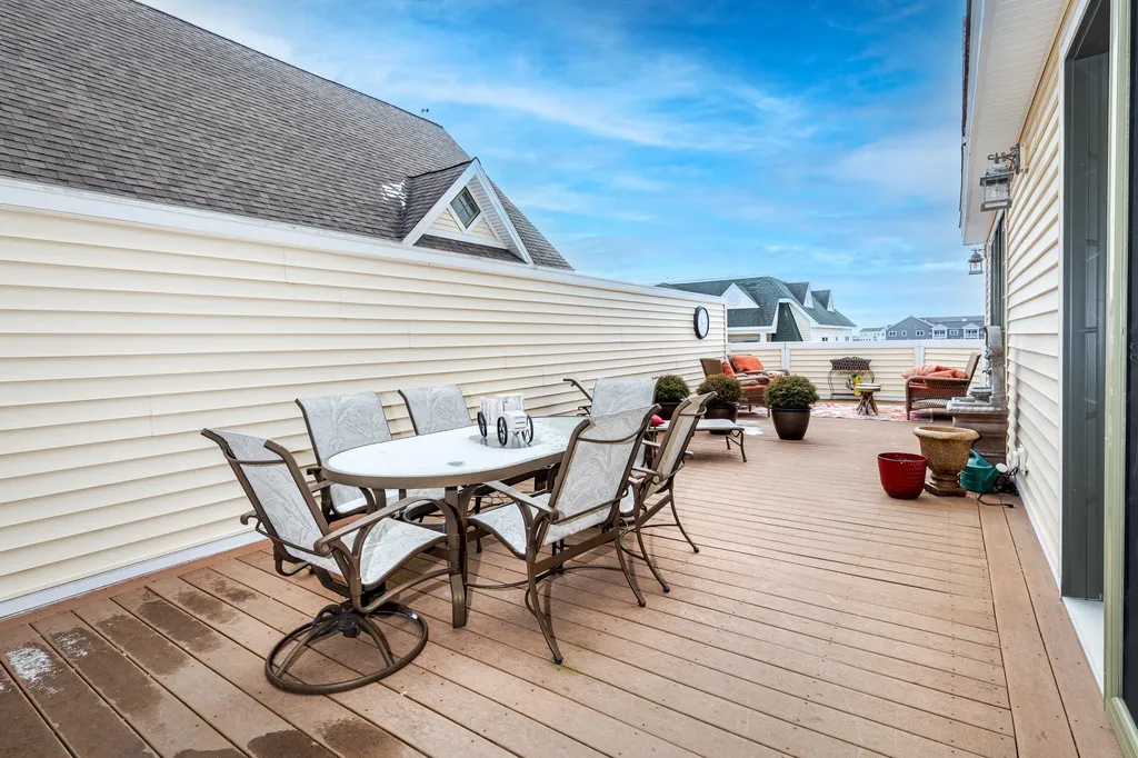 22 K Street Hampton NH 03842