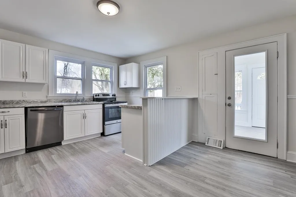 183 Depot Road Auburn NH 03032