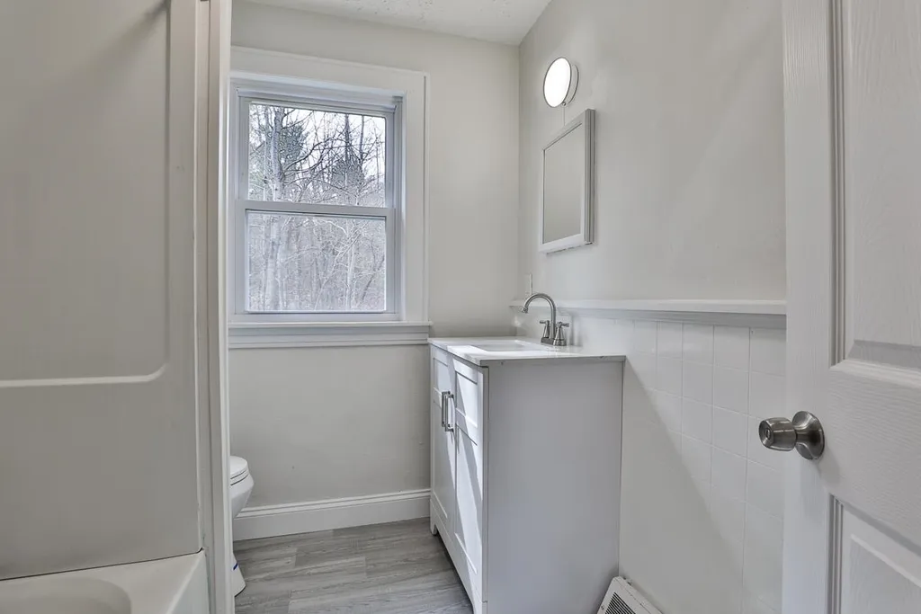 183 Depot Road Auburn NH 03032
